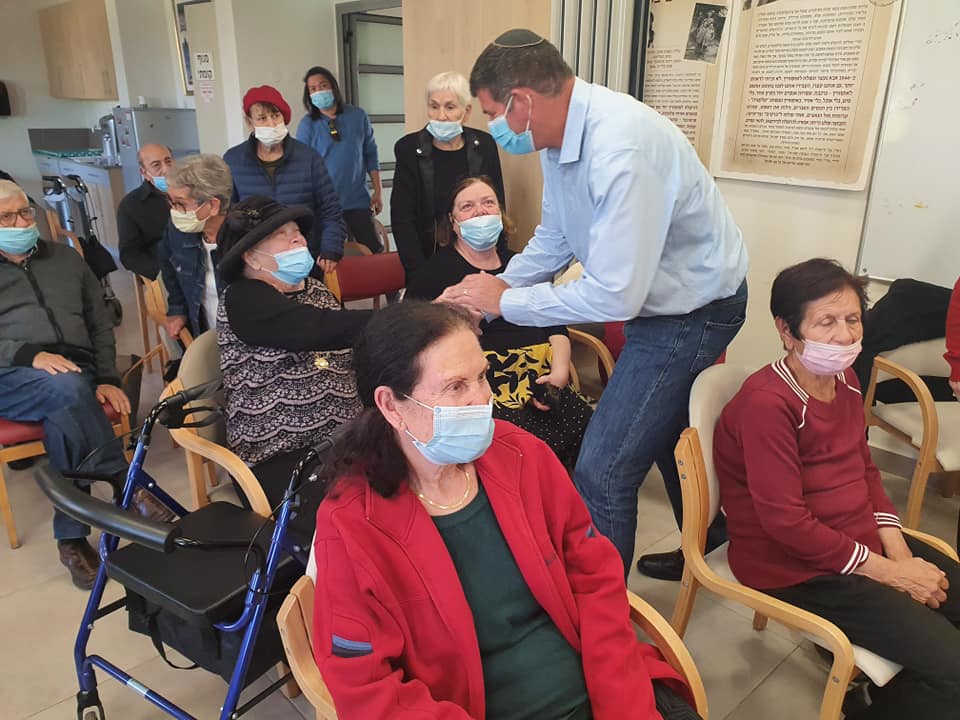 טקס מרגש במעמד ראש העיר יוסי ברודני וניצולי שואה תושבי העיר