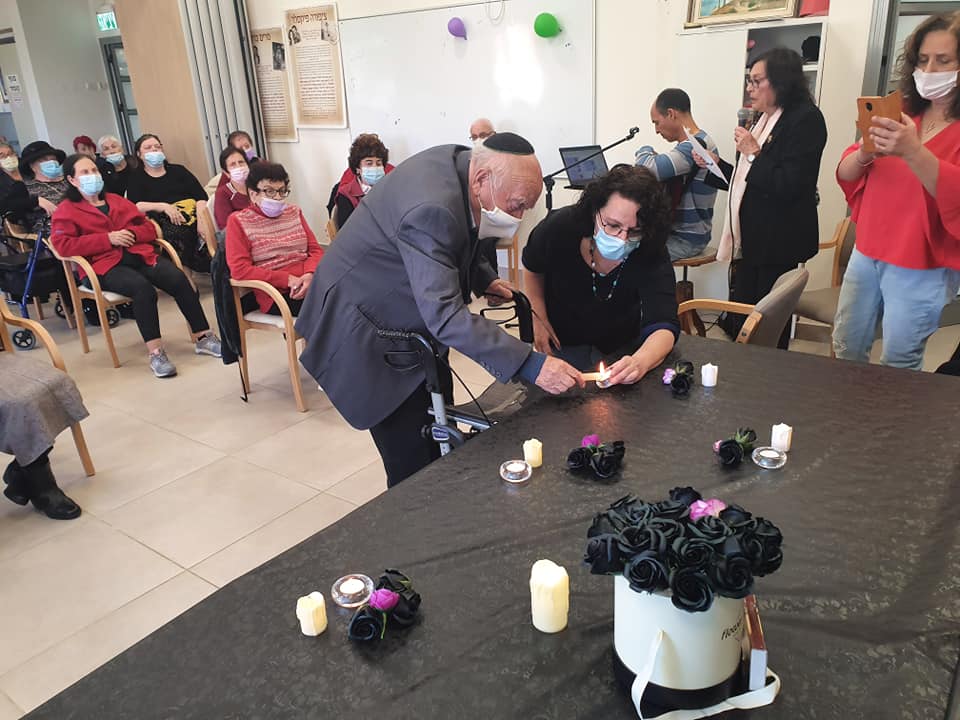 טקס מרגש במעמד ראש העיר יוסי ברודני וניצולי שואה תושבי העיר