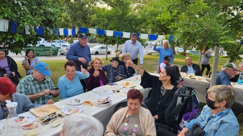 חוגגים לג בעומר עם חברי קפה בגבעה 2.jpg