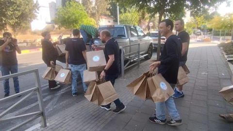מתחברים דרך הסירים