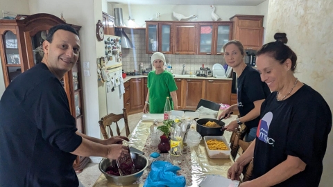 מתחברים דרך הסירים