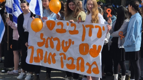 גבעת שמואל מרכינה ראש לזכר משפחת ביבס