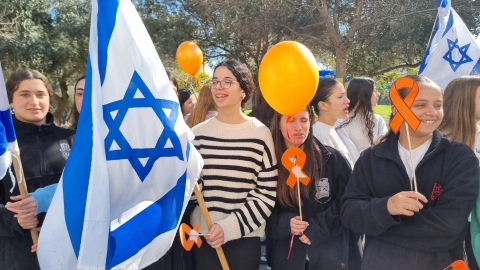 גבעת שמואל מרכינה ראש לזכר משפחת ביבס
