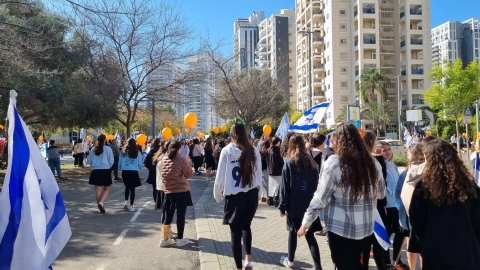 גבעת שמואל מרכינה ראש לזכר משפחת ביבס