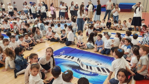 ילדי הגנים בגבעת שמואל חוגגים עצמאות 12.jpg