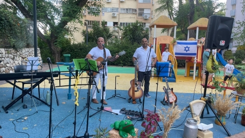 שבועות קהילתי ברמת אילן 4.jpg