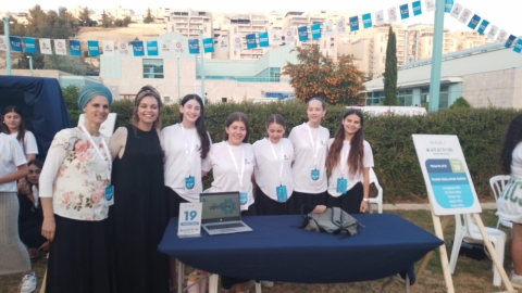 תלמידות האולפנה פיתחו מוצרים שמסייעים לפצועי צה”ל 1.jpg