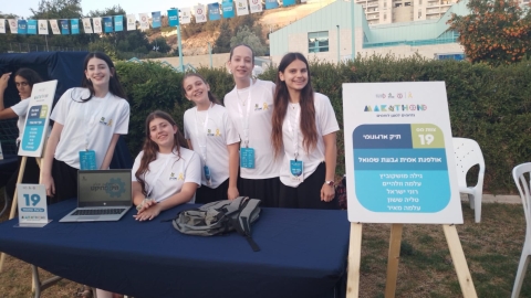 תלמידות האולפנה פיתחו מוצרים שמסייעים לפצועי צה”ל 3.jpg