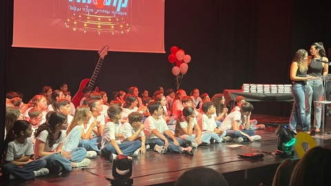 חוגגים את סיום שנת הלימודים בגבעת שמואל.jpg