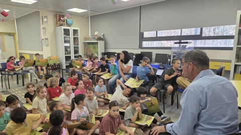 בתי הספר בן גוריון ואלון, פתחו את הבוקר בשעת סיפור עם ראש העיר 3.jpg