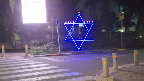 מיצגי תאורה מרהיבים ​לרגל חג החנוכה 4.jpg