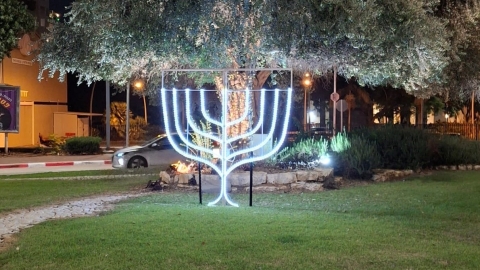 מיצגי תאורה מרהיבים ​לרגל חג החנוכה 7.jpg
