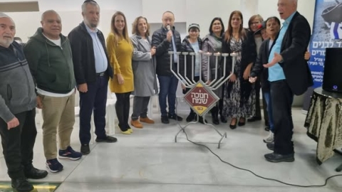 נר חמישי של אור ותקווה בבית יד לבנים 1.jpg