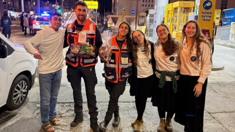 בני הנוער מגבעת שמואל מתנדבים בקהילה 1.jpg