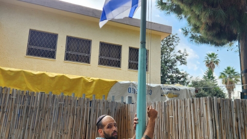 מוסדות החינוך התעטפו היום בדגלי ישראל 5.jpg
