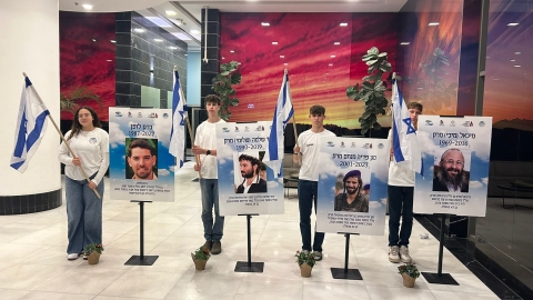 נוער גבעת שמואל זוכר ומוקיר 1.jpg