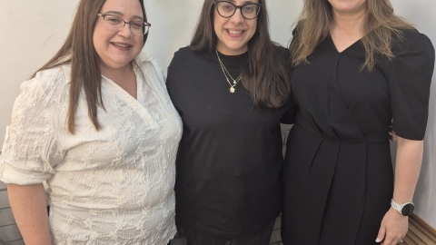 מאות נשים בערב סטנד אפ עם יונה קפח 2.jpg