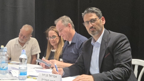 דיבייט 1.jpg