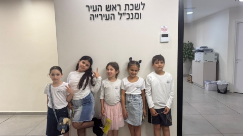 תלמידי כיתה ב ממורשת זבולון בראיון עם ראש העיר 1.jpg