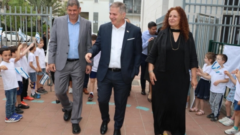 שר החינוך קיש ביקר בגבעת שמואל 4.jpg