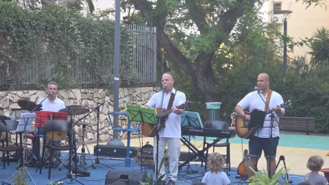 חגיגת שבועות קהילתית בגבעת שמואל 2.jpg