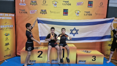 שלושה בני נוער מגבעת שמואל הוכתרו לאלופי אירופה בג׳יו ג׳יטסו 2.jpg